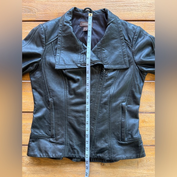Danier Women’s Black Leather Jacket - Size S - Picture 8 of 16
